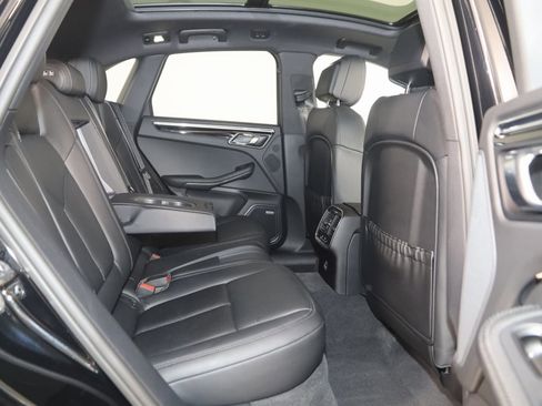 Used 2025 Porsche Macan image 15