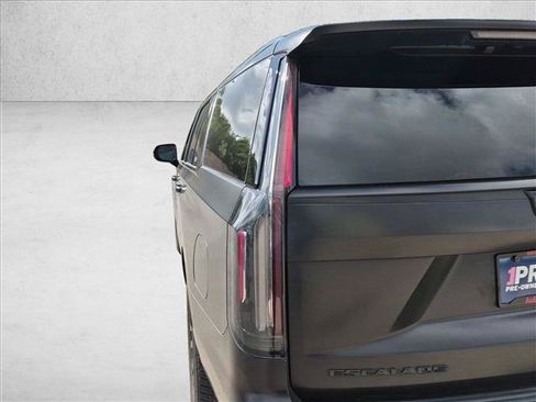 Used 2023 Cadillac Escalade ESV Premium Luxury w/ Performance Package AWD/4WD image 30