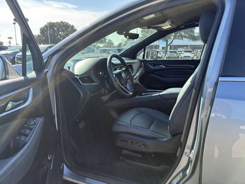 Used 2024 Buick Enclave Premium image 2