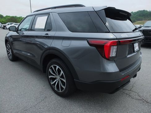 Used 2025 Ford Explorer ST-Line AWD/4WD image 5
