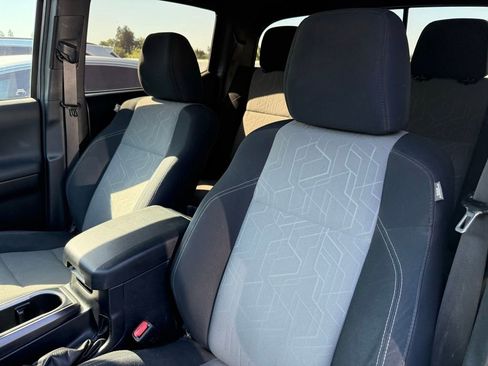 Used 2020 Toyota Tacoma TRD Off-Road w/ Exterior Package AWD/4WD image 3