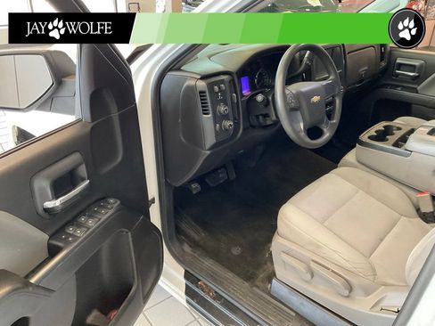 Used 2018 Chevrolet Silverado 1500 Custom w/ Custom Convenience Package AWD/4WD image 9