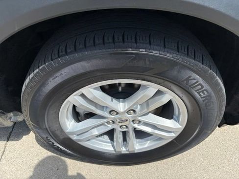 Used 2022 Ford Explorer XLT AWD/4WD image 22