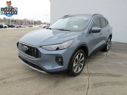 Used 2025 Ford Escape Platinum w/ Premium Technology Package AWD/4WD image 2