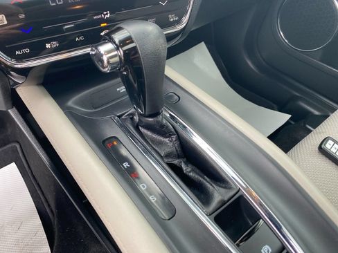 Used 2018 Honda HR-V EX image 36
