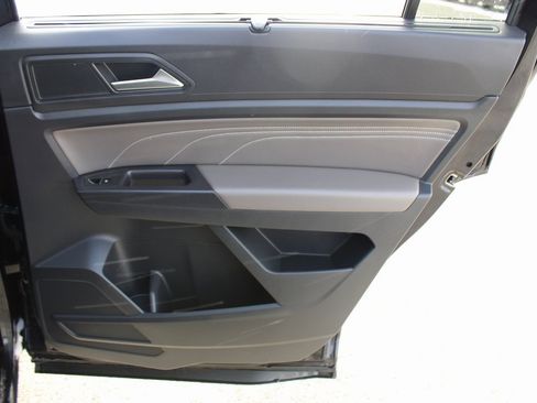 Certified 2022 Volkswagen Atlas SE w/ Black Wheel Package image 23