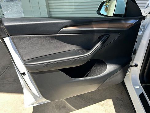 Used 2023 Tesla Model Y Long Range AWD/4WD image 18