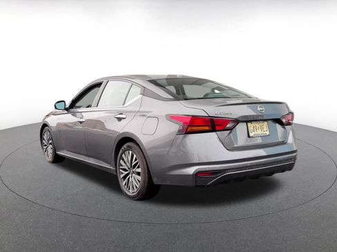 Used 2025 Nissan Altima 2.5 SV FWD image 11