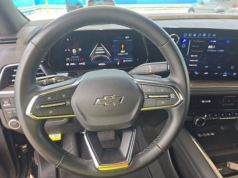 Used 2025 Chevrolet Suburban Z71 AWD/4WD image 9