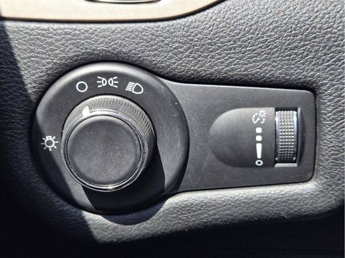 Used 2017 Jeep Cherokee Sport FWD image 18