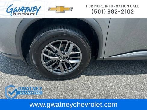 Used 2024 Nissan Rogue S AWD/4WD image 9