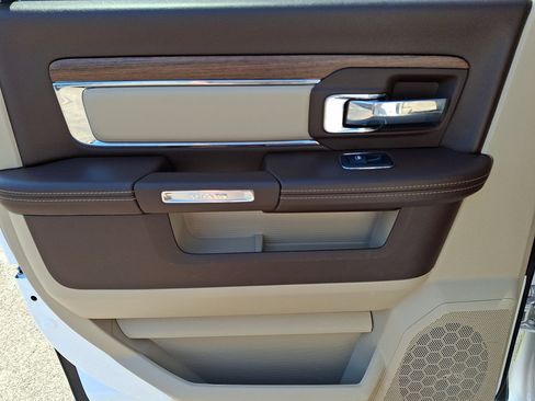Used 2018 RAM 1500 Laramie w/ Convenience Group AWD/4WD image 19