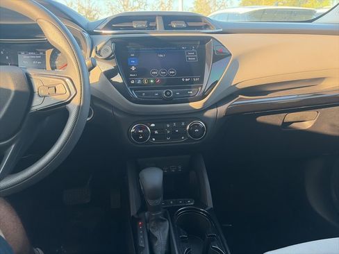 Used 2021 Chevrolet TrailBlazer LT w/ Convenience Package FWD image 17