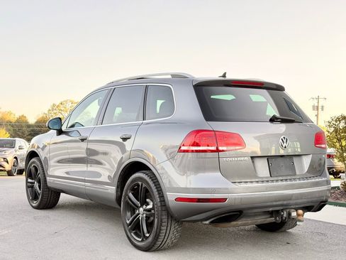 Used 2017 Volkswagen Touareg Wolfsburg Edition image 13