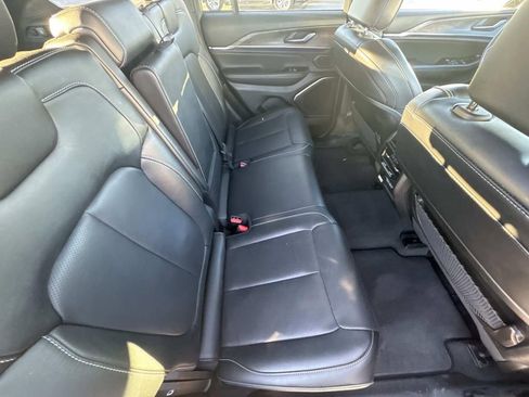 Used 2023 Jeep Grand Cherokee Overland image 15