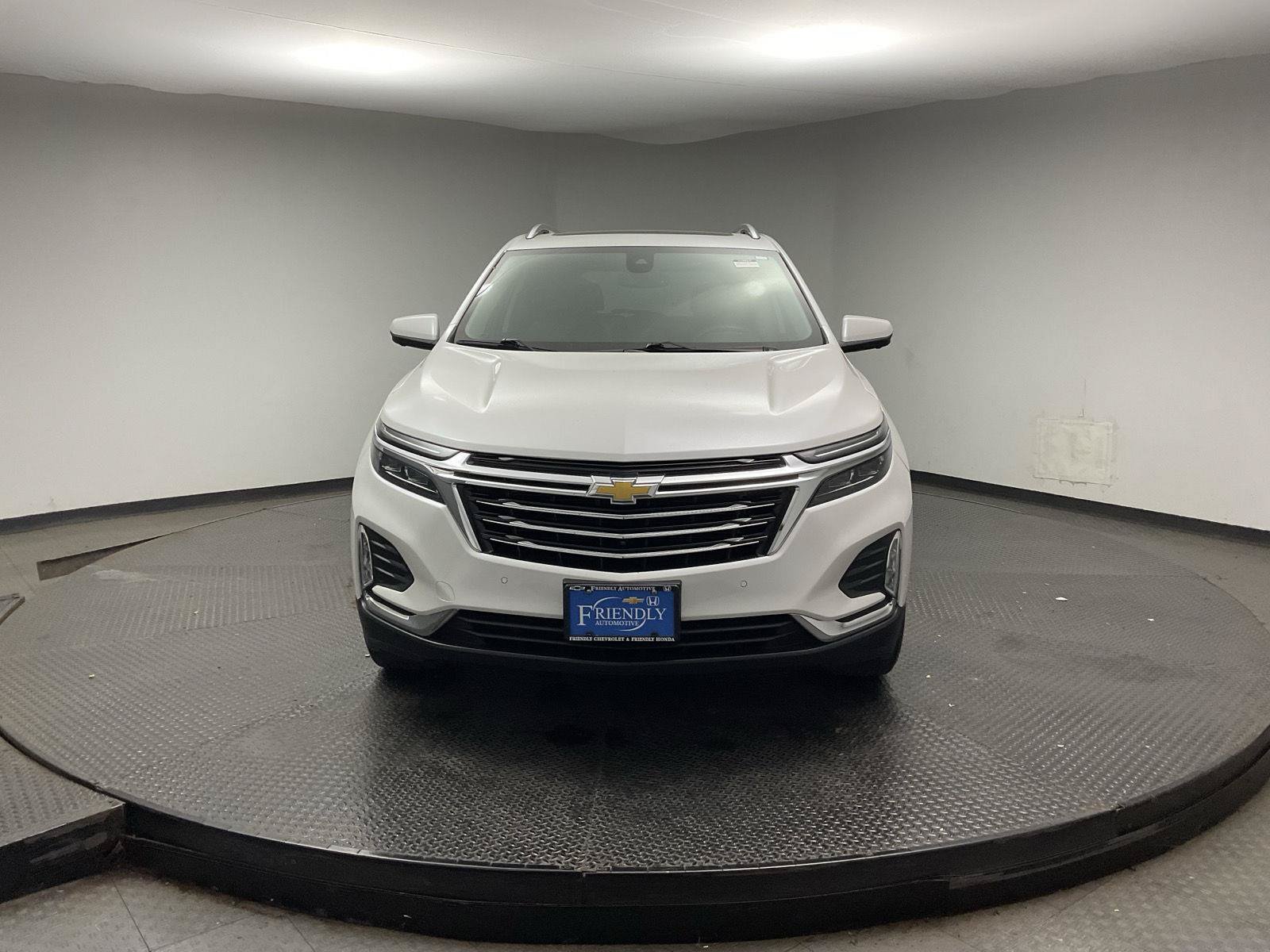 Used 2022 Chevrolet Equinox Premier AWD/4WD image 2