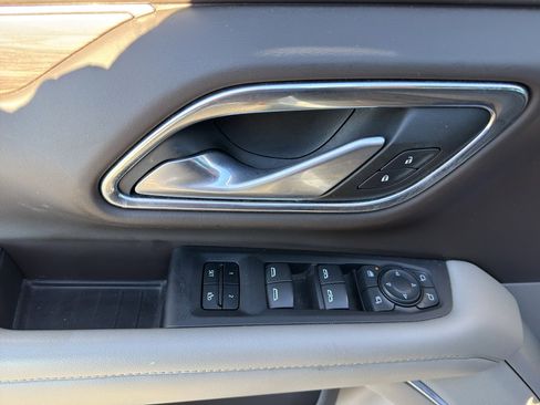 Used 2022 Chevrolet Suburban LT w/ Luxury Package image 10