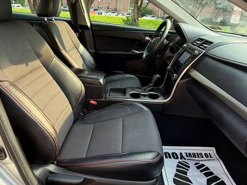 Used 2017 Toyota Camry SE FWD image 13