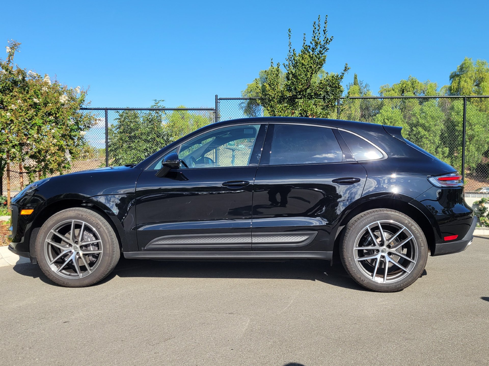 Used 2026 Porsche Macan AWD/4WD image 2