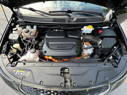 Used 2024 Chrysler Pacifica Limited FWD image 31