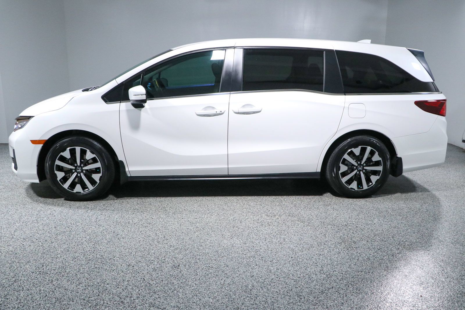 Used 2025 Honda Odyssey EX-L image 10
