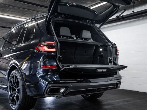 Used 2023 BMW X7 xDrive40i w/ M Sport Package image 16