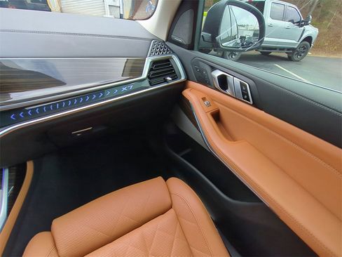 Used 2023 BMW X7 xDrive40i w/ Executive Package image 17