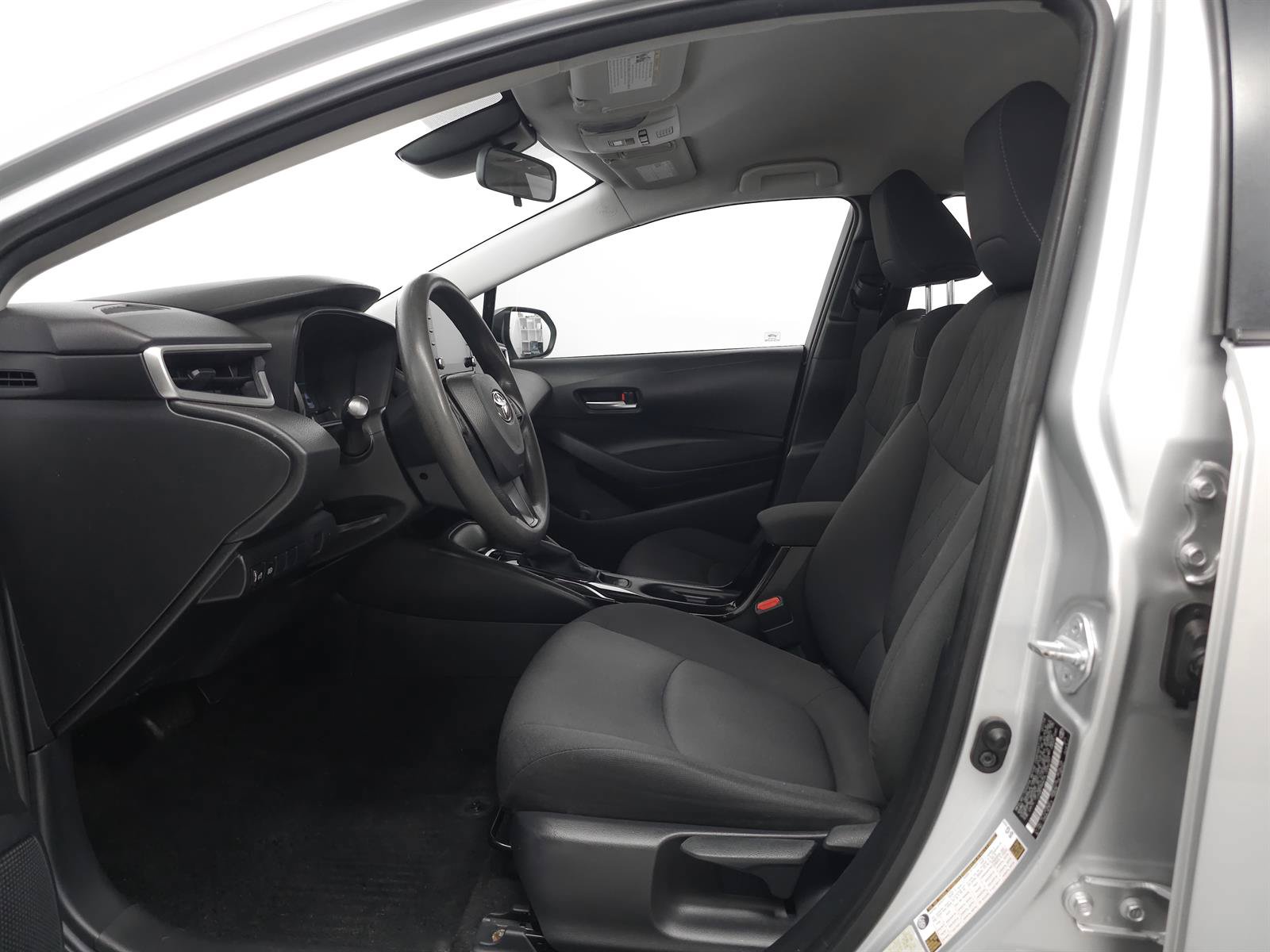 Used 2020 Toyota Corolla LE FWD image 4