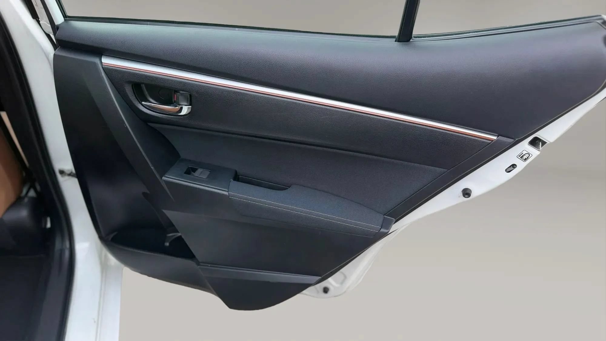 Used 2015 Toyota Corolla LE FWD image 15