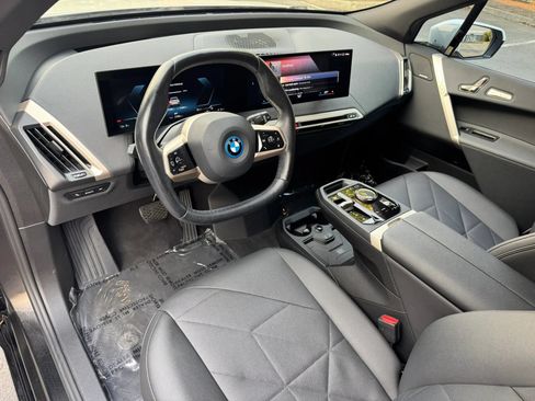 Used 2023 BMW iX xDrive50 w/ Sport Package AWD/4WD image 19