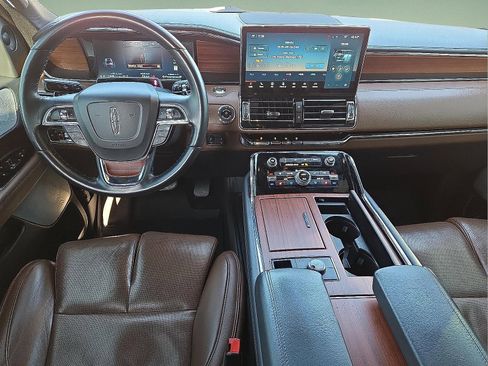 Certified 2024 Lincoln Navigator L Reserve image 12