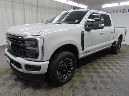 Used 2025 Ford F250 Platinum w/ FX4 Off-Road Package image 5