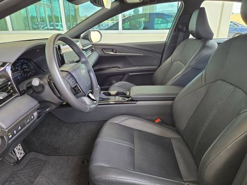 Used 2025 Toyota Camry XSE FWD image 9