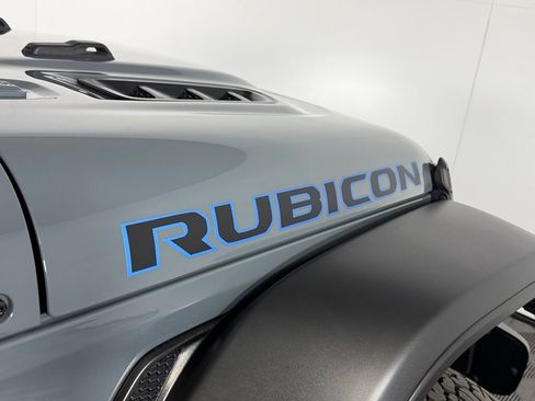 Used 2025 Jeep Wrangler Unlimited Rubicon 4xe w/ Technology Group AWD/4WD image 15