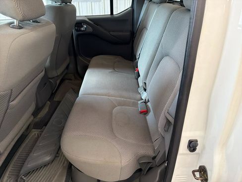 Used 2015 Nissan Frontier SV AWD/4WD image 13
