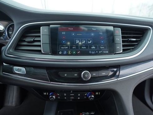 Used 2024 Buick Enclave Premium image 32