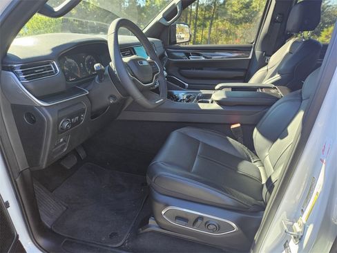 New 2024 Jeep Wagoneer 2WD w/ Premium Group I image 10