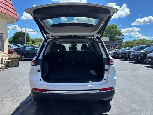 Used 2023 Jeep Grand Cherokee Limited AWD/4WD image 17