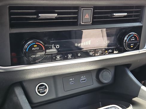 Certified 2023 Nissan Rogue SV AWD/4WD image 15