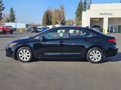 Used 2024 Toyota Corolla LE image 3