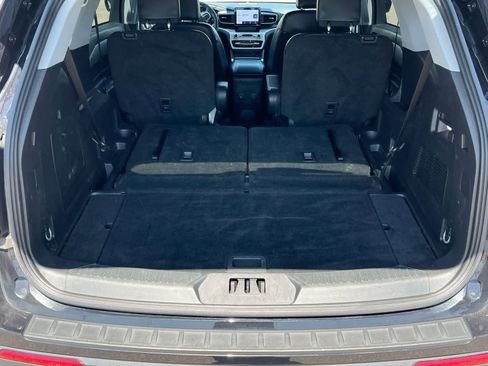 Used 2023 Ford Explorer XLT w/ Equipment Group 202A AWD/4WD image 33
