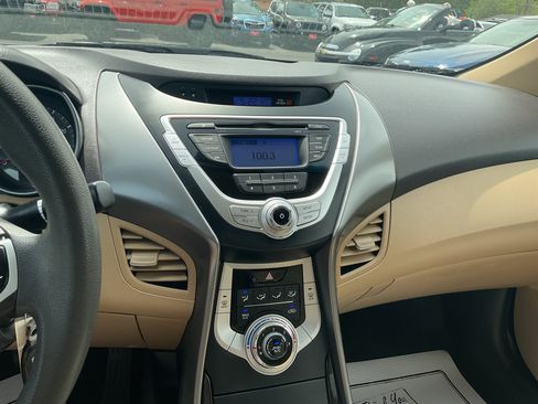 Used 2012 Hyundai Elantra GLS FWD image 19
