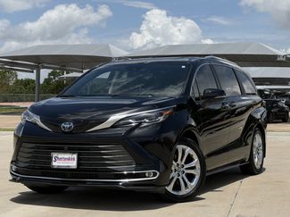 Used 2024 Toyota Sienna Platinum FWD video 2