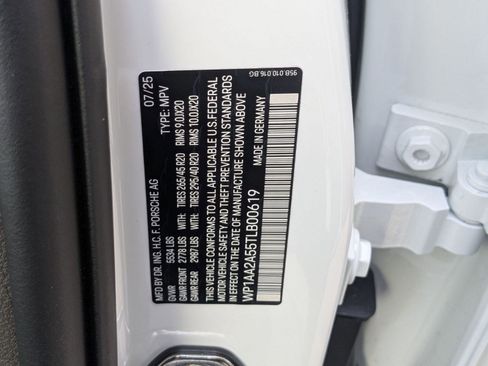 Certified 2026 Porsche Macan AWD/4WD image 29
