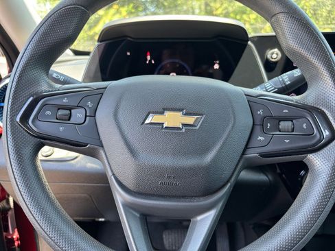 Used 2025 Chevrolet Trax LT FWD image 27