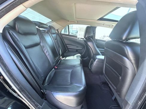 Used 2017 Chrysler 300 C RWD image 19
