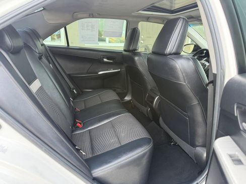 Used 2014 Toyota Camry SE w/ Moonroof Package FWD image 17
