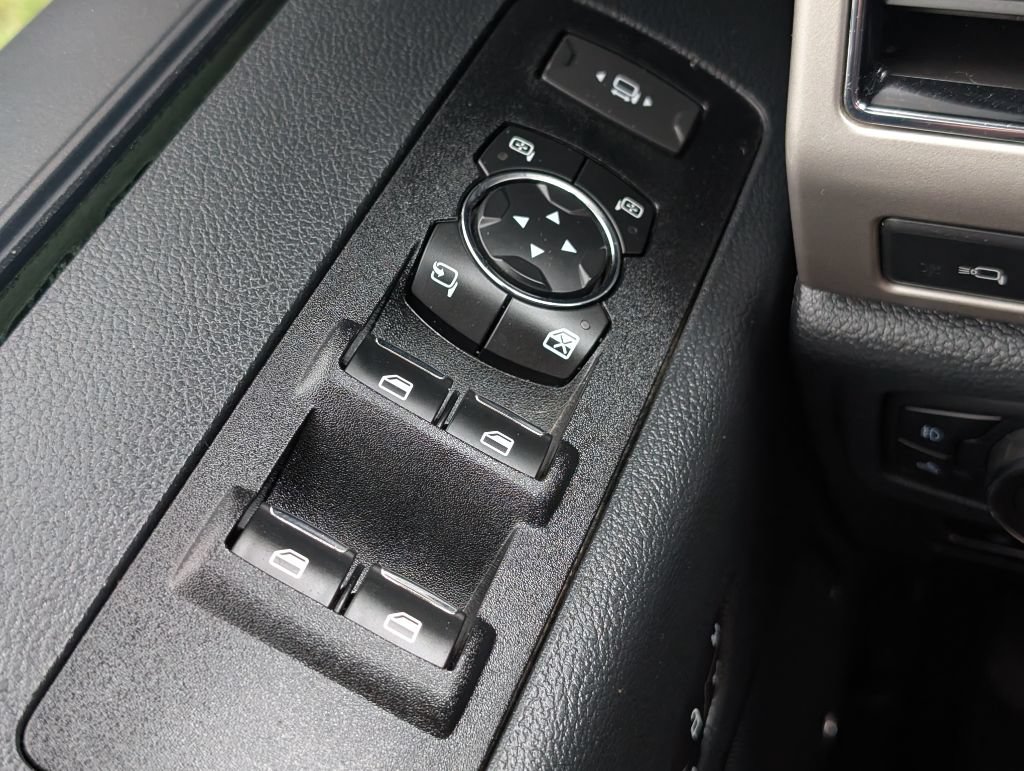 Used 2022 Ford F350 Lariat w/ Lariat Ultimate Package AWD/4WD image 10