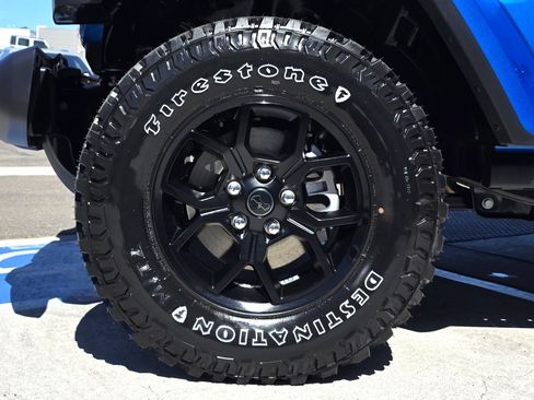 New 2025 Jeep Gladiator Willys image 9