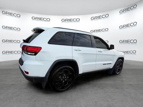 Used 2019 Jeep Grand Cherokee Laredo RWD image 7
